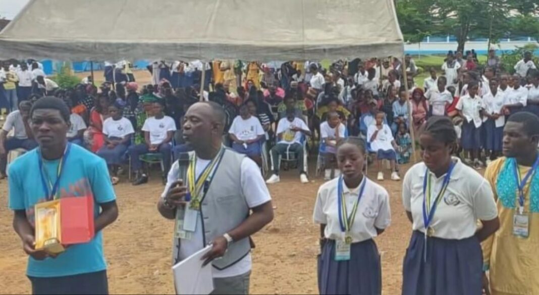 Ndendé : Yves-Fernand Manfoumbi célèbre l’excellence au lycée Paul-Marie-Yembit