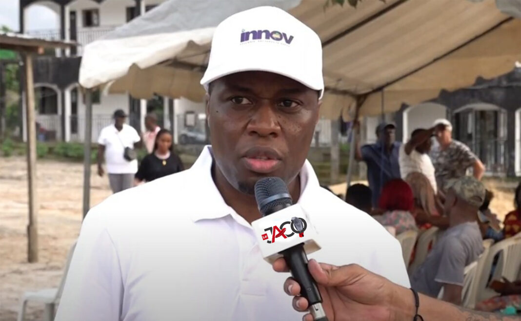 Sensibilisation à Akanda : Le député de la transition Luck Ondias Souna à l’œuvre.