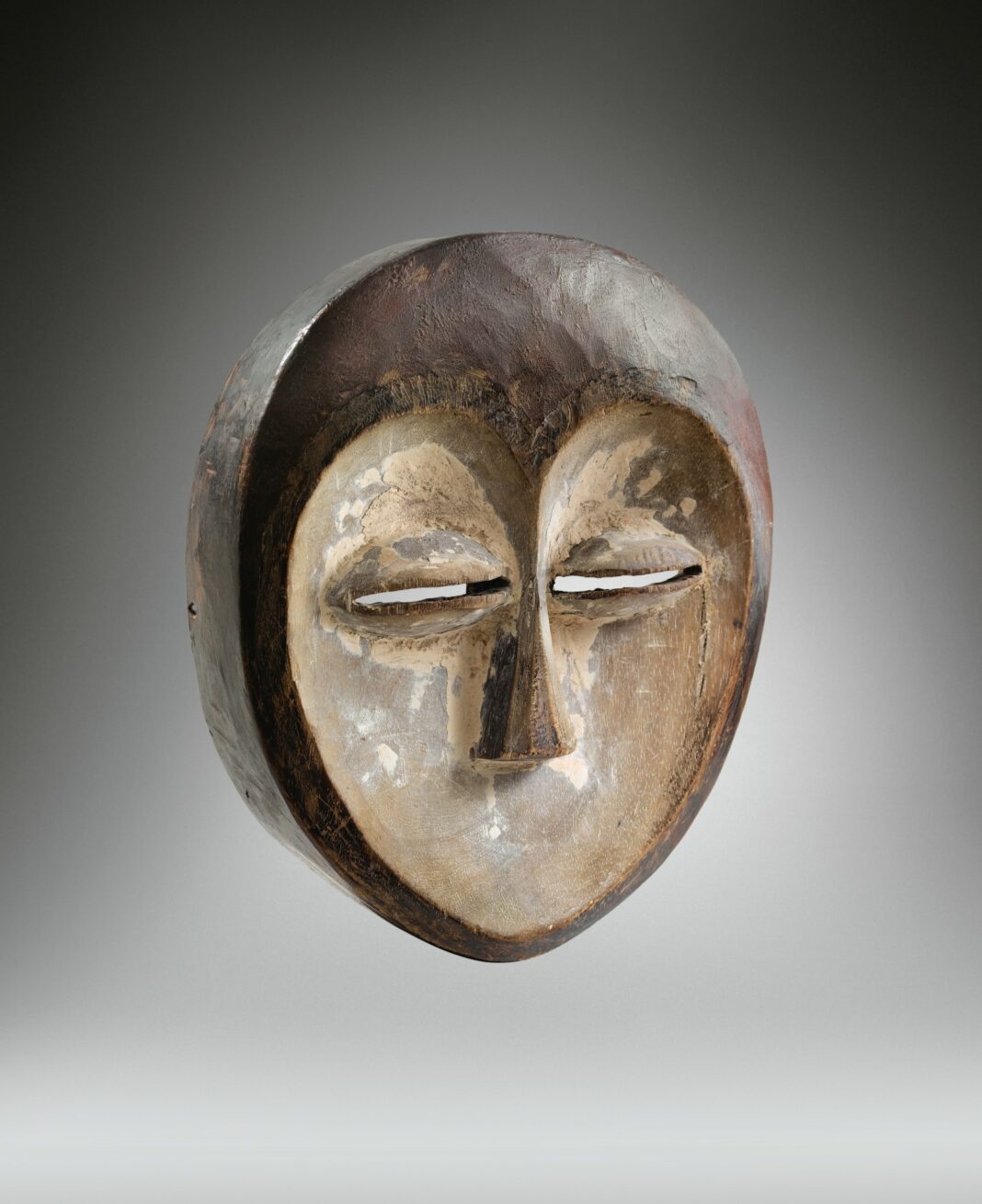 Un Masque Kwele du Gabon Adjugé à 83 Millions de FCFA en Angleterre