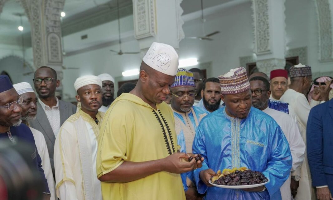 Gabon : Oligui Nguema Partage la Rupture du Jeûne avec la Communauté Musulmane