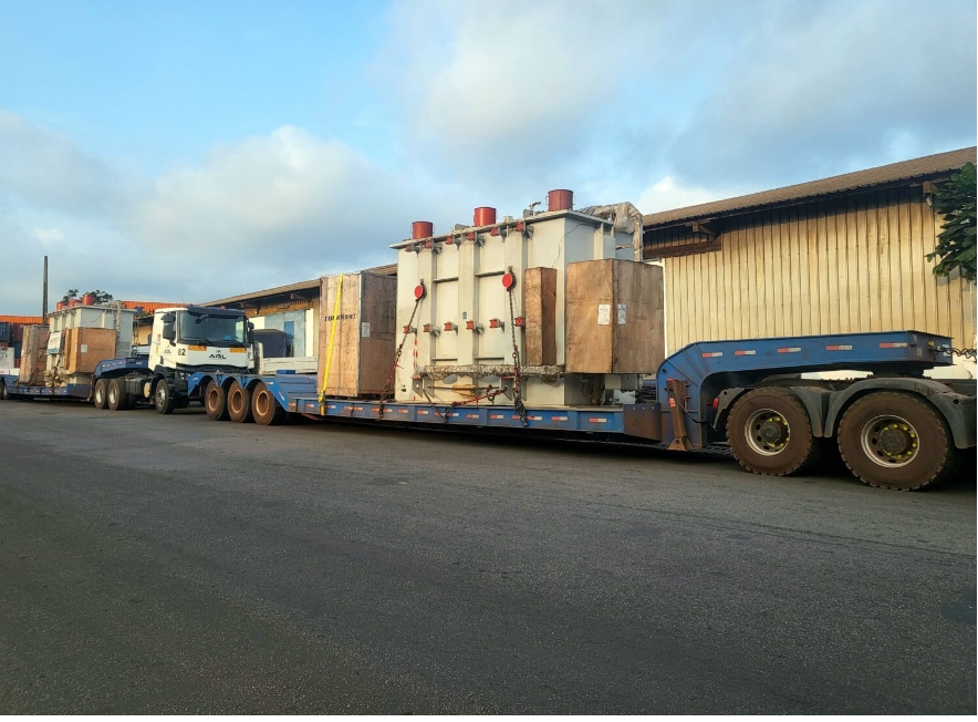 Deux transformateurs livrés avec succès sur le site du barrage de Kinguélé Aval par AGL Gabon