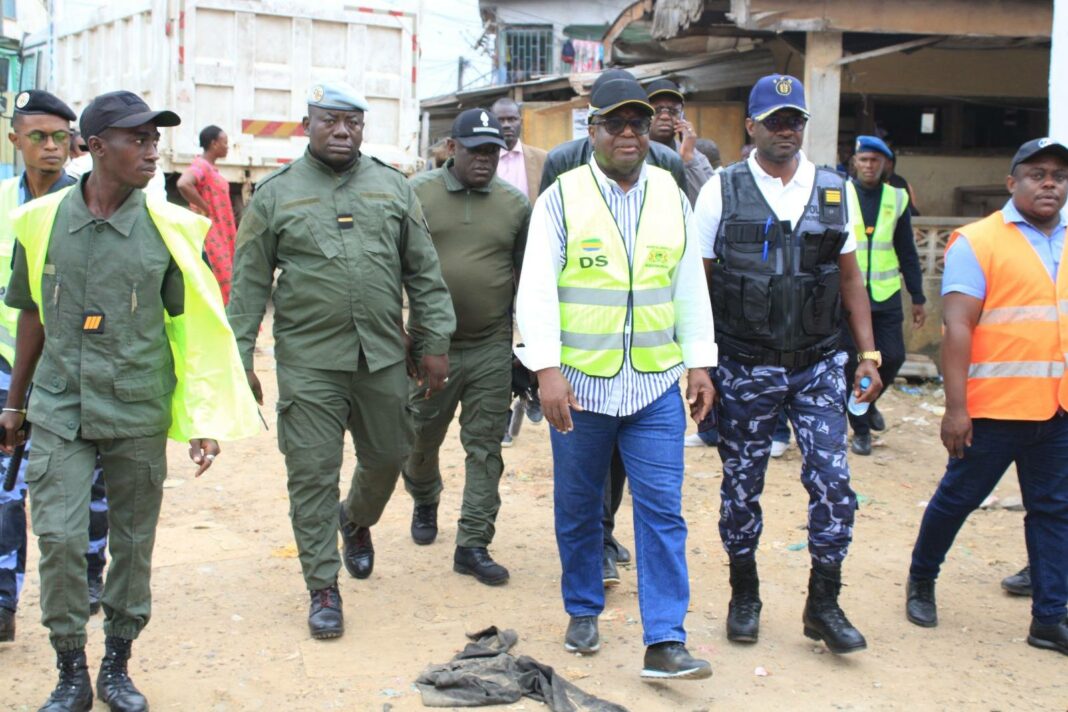 Libreville : Bras de fer entre la municipalité et le ministère des Transports autour des taxes des “clandos”