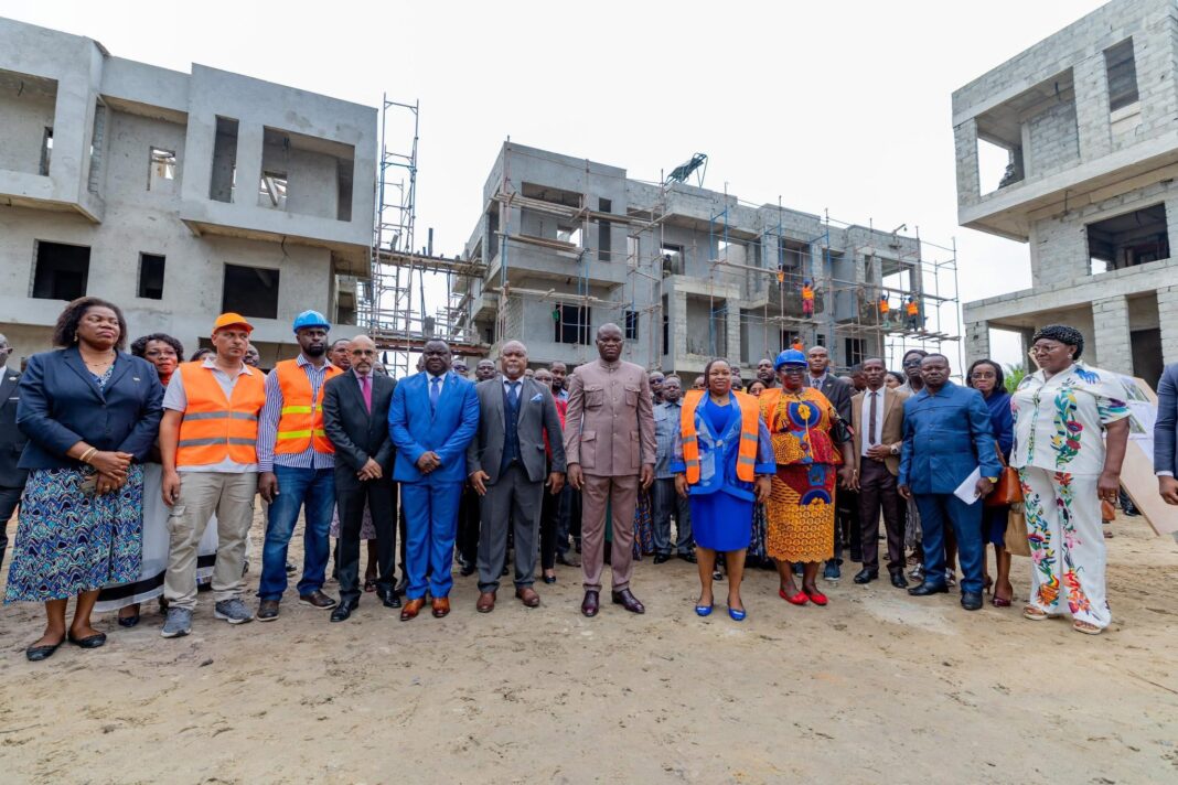 Éducation nationale : le Président de la République en visite au lycée Léon Mba